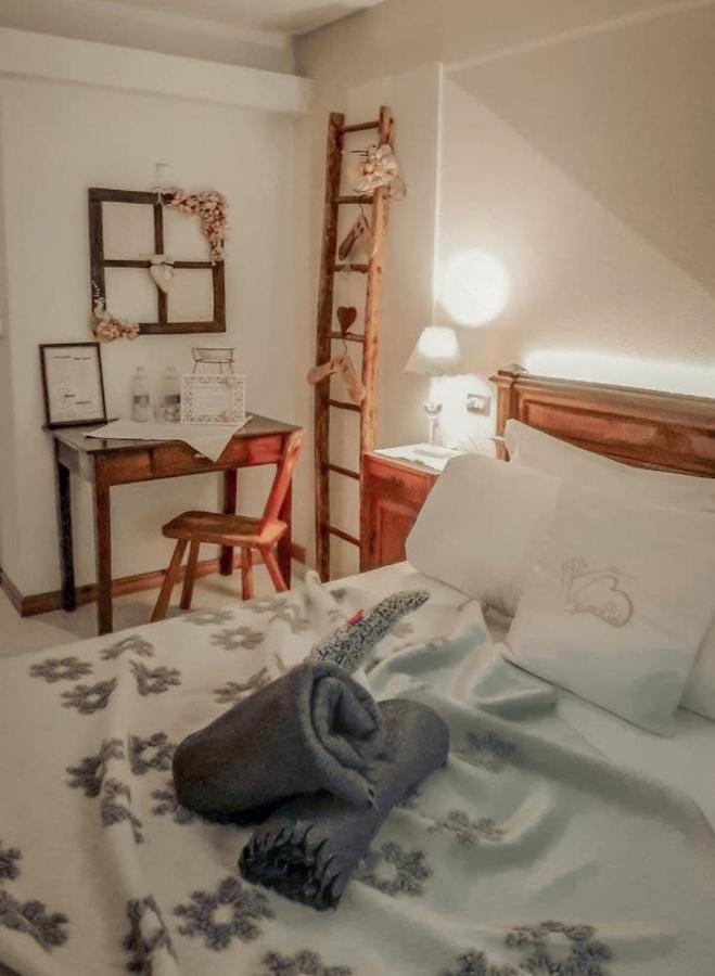 Le Coeur Du Pont Hotell Donnaz Eksteriør bilde